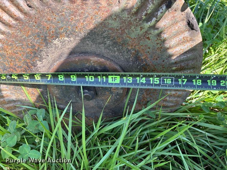 image for item ER3094 International 720 five bottom plow