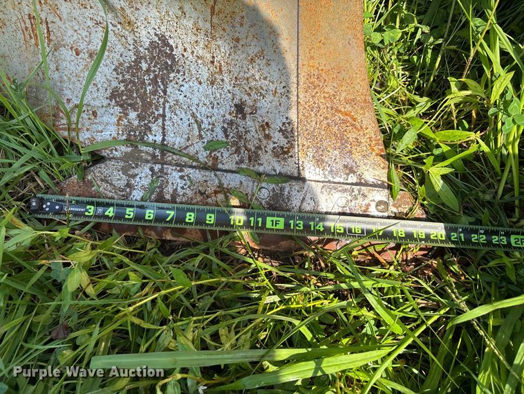 image for item ER3094 International 720 five bottom plow