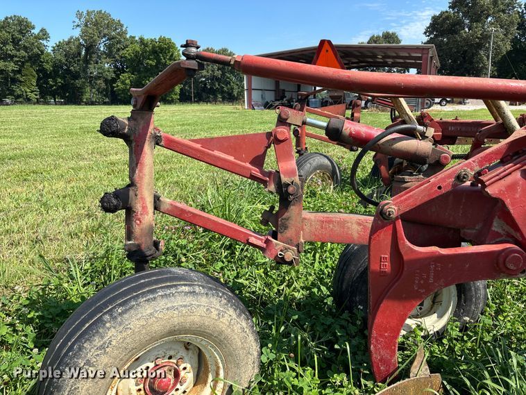 image for item ER3094 International 720 five bottom plow