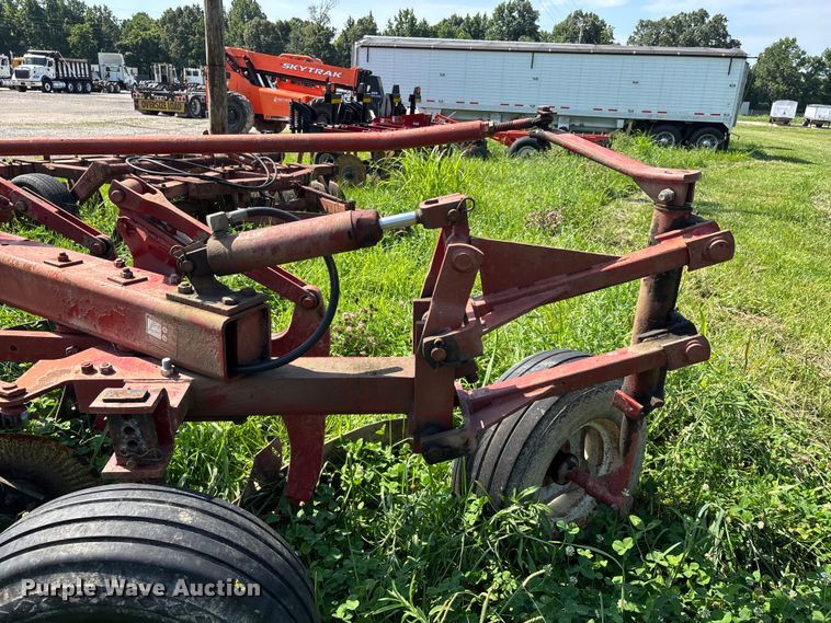 image for item ER3094 International 720 five bottom plow