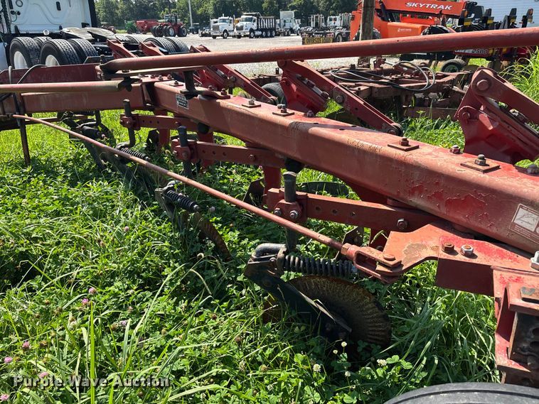 image for item ER3094 International 720 five bottom plow