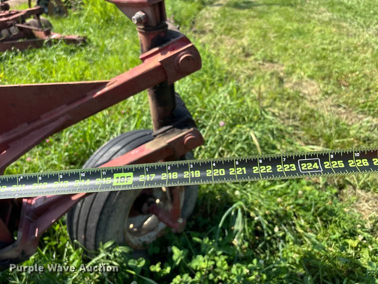 image for item ER3094 International 720 five bottom plow
