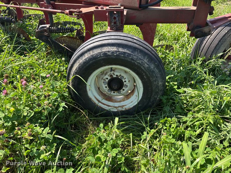 image for item ER3094 International 720 five bottom plow