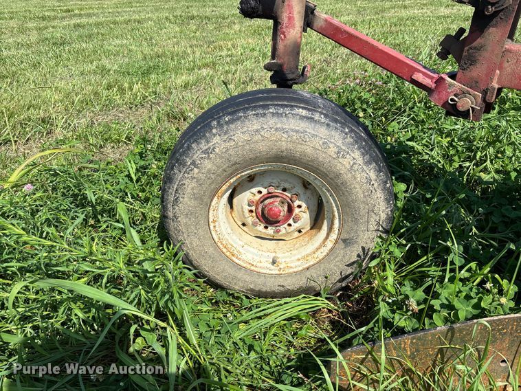 image for item ER3094 International 720 five bottom plow