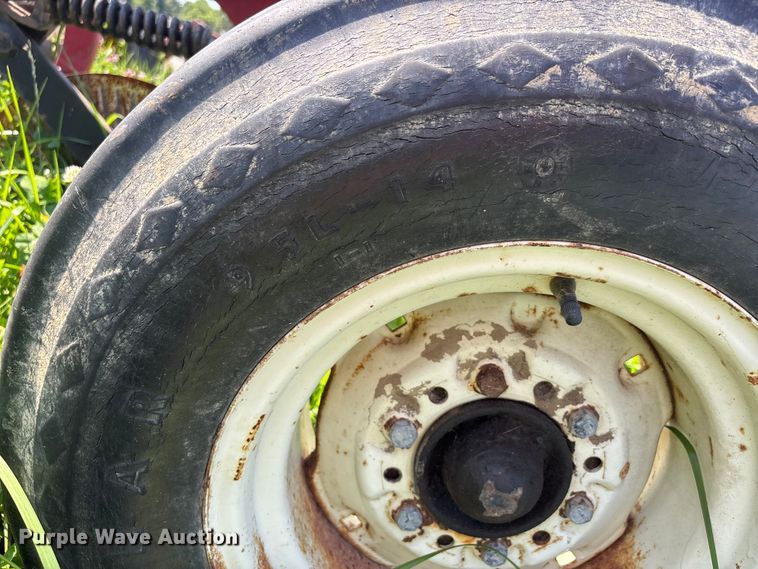 image for item ER3094 International 720 five bottom plow