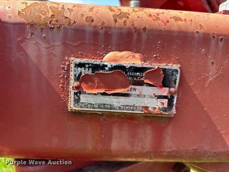 image for item ER3094 International 720 five bottom plow