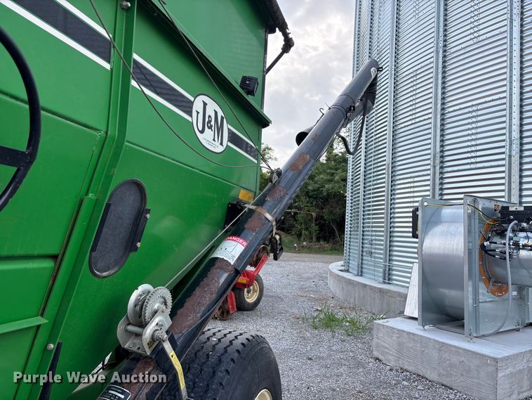 image for item ER3097 J&M 385SD gravity wagon