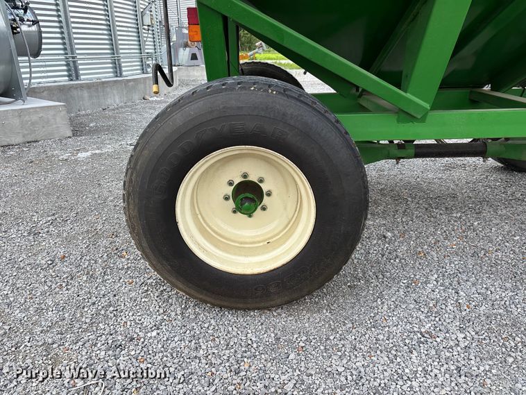 image for item ER3097 J&M 385SD gravity wagon