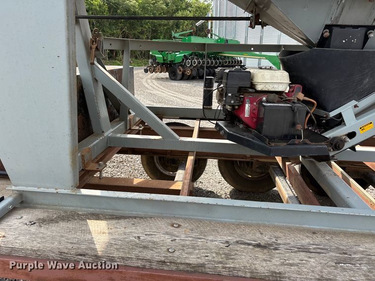 image for item ER3101 Convey-All BTS-405 seed tender