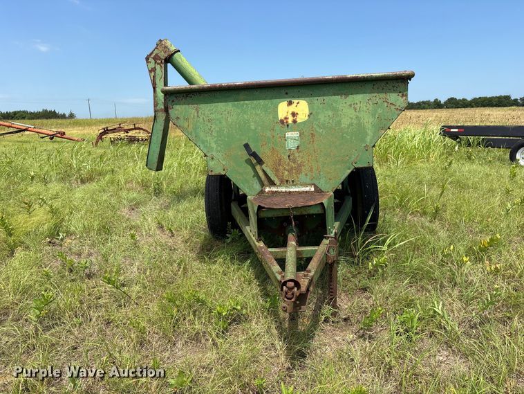 image for item ET0079 John Deere 68 grain cart