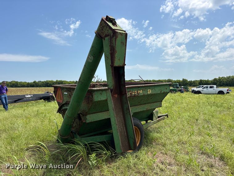 image for item ET0079 John Deere 68 grain cart