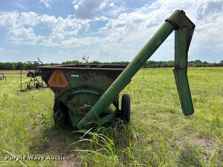 image for item ET0079 John Deere 68 grain cart