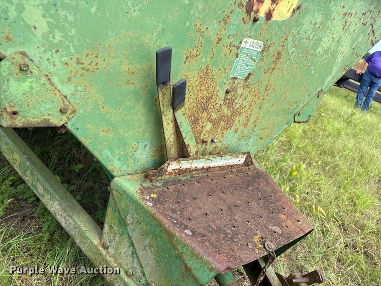 image for item ET0079 John Deere 68 grain cart