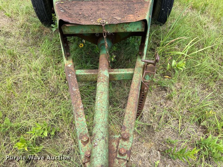 image for item ET0079 John Deere 68 grain cart