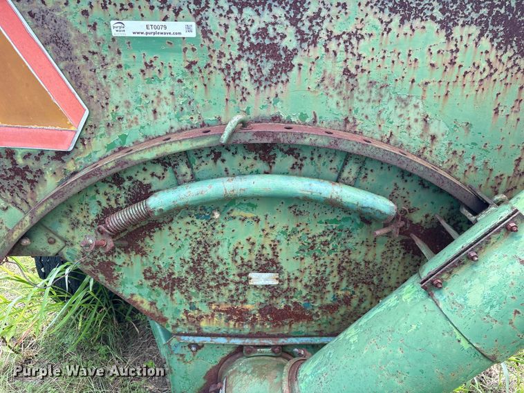 image for item ET0079 John Deere 68 grain cart