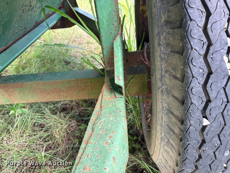 image for item ET0079 John Deere 68 grain cart