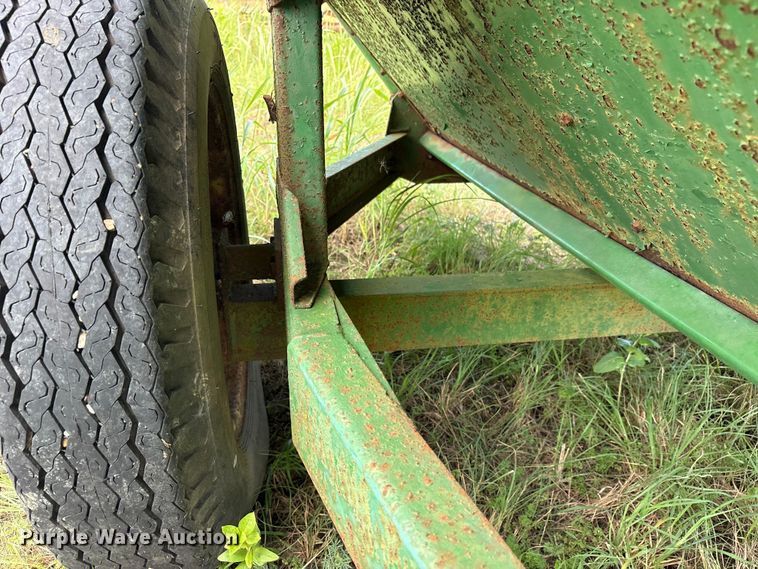 image for item ET0079 John Deere 68 grain cart