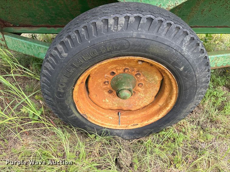 image for item ET0079 John Deere 68 grain cart