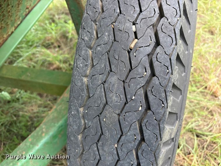image for item ET0079 John Deere 68 grain cart