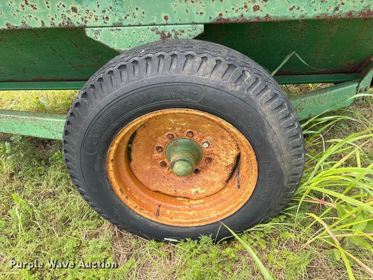 image for item ET0079 John Deere 68 grain cart