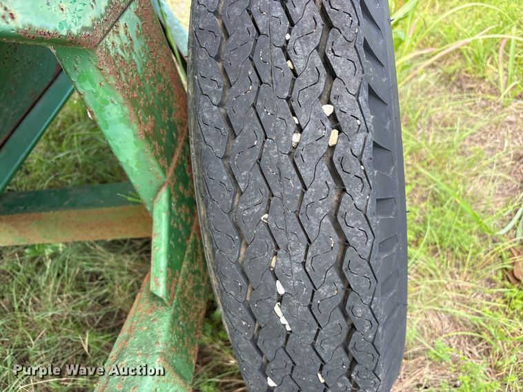image for item ET0079 John Deere 68 grain cart