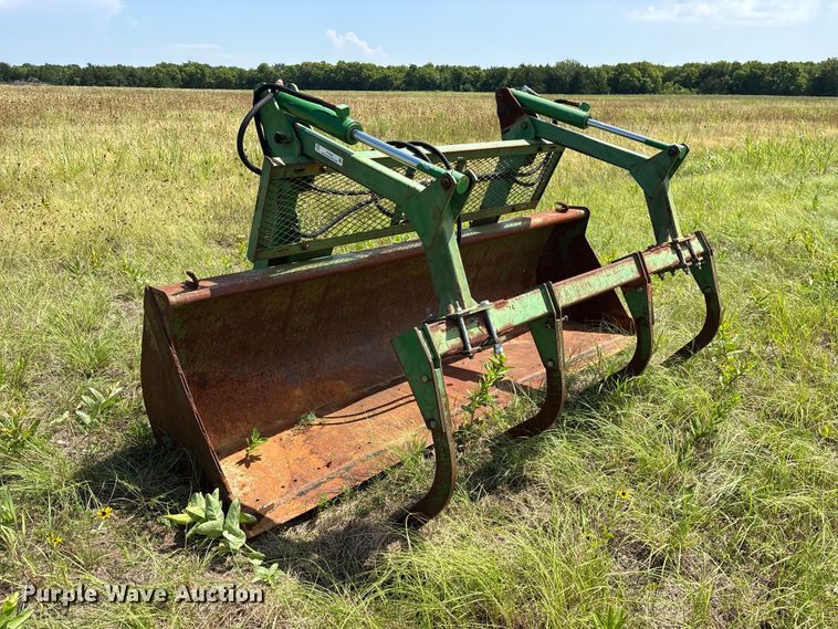 image for item ET0082 John Deere Grapple bucket