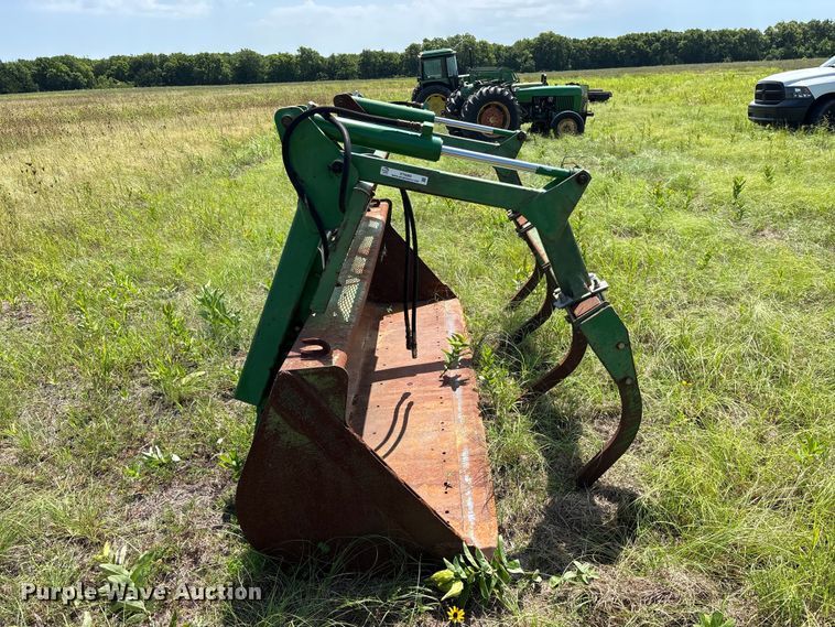 image for item ET0082 John Deere Grapple bucket
