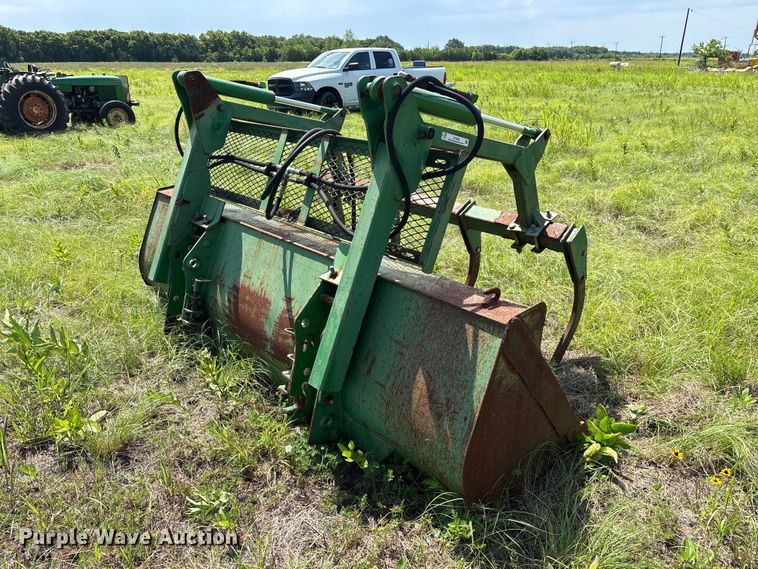 image for item ET0082 John Deere Grapple bucket