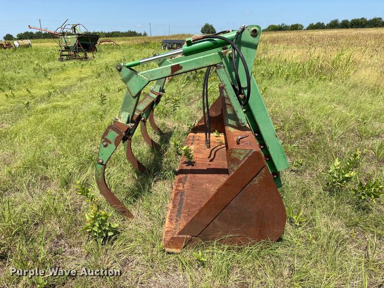 image for item ET0082 John Deere Grapple bucket