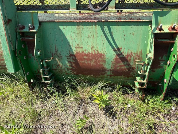 image for item ET0082 John Deere Grapple bucket