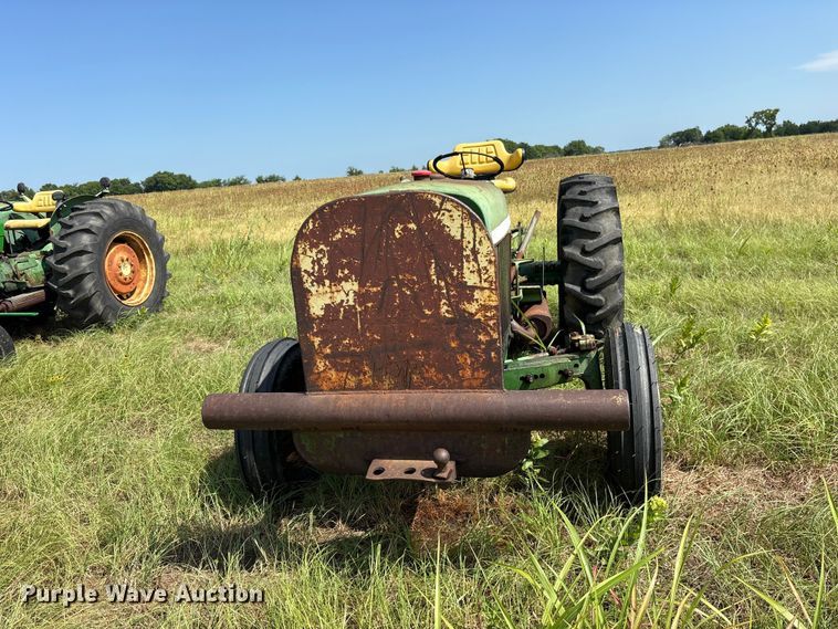 image for item ET0084 John Deere 820 tractor
