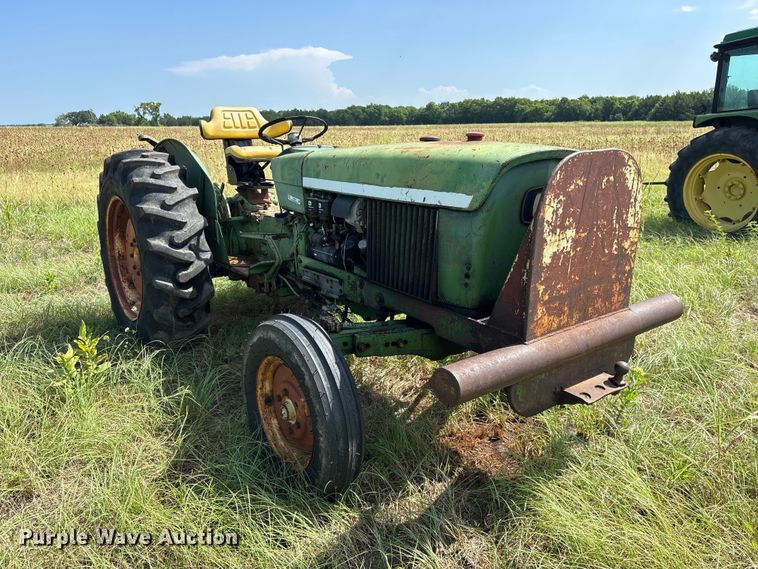 image for item ET0084 John Deere 820 tractor