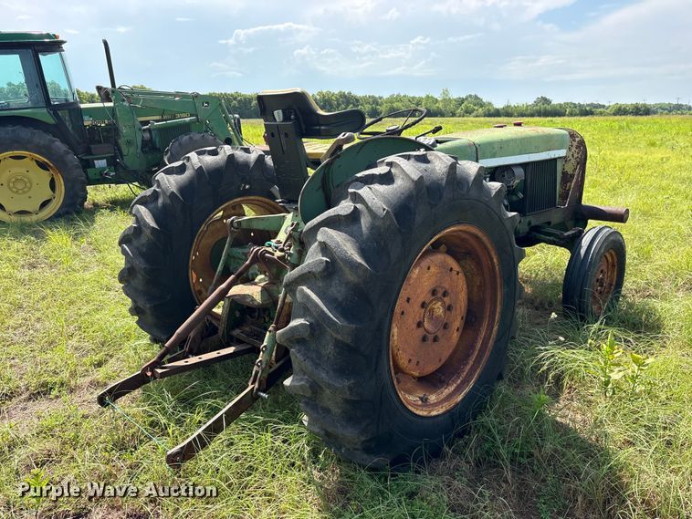 image for item ET0084 John Deere 820 tractor