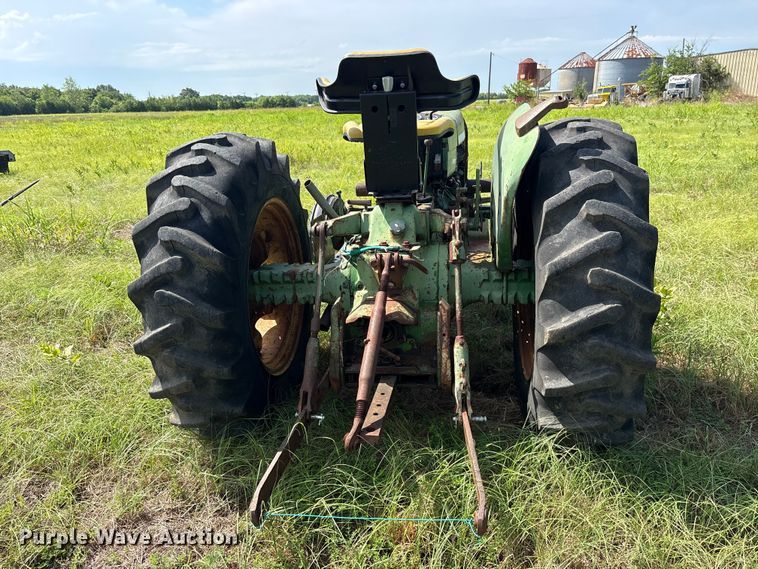 image for item ET0084 John Deere 820 tractor