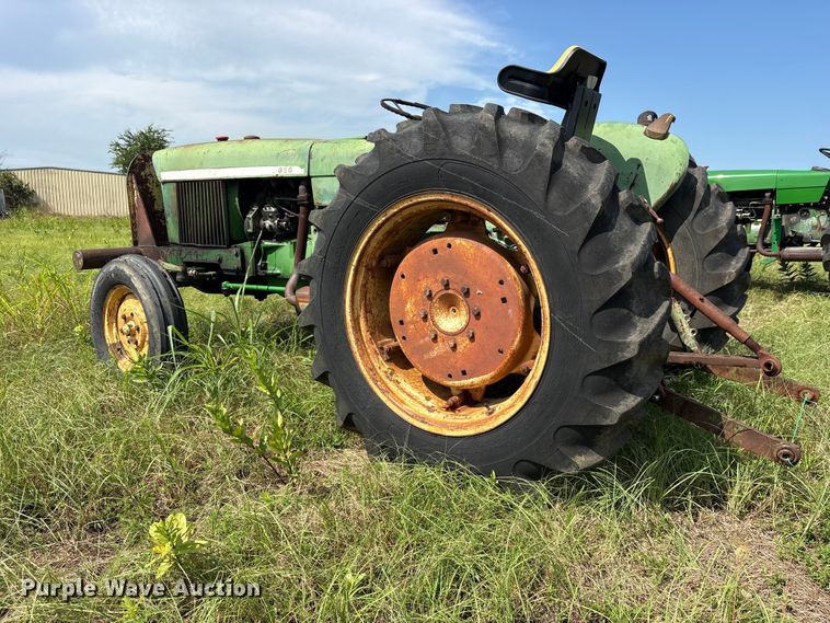 image for item ET0084 John Deere 820 tractor