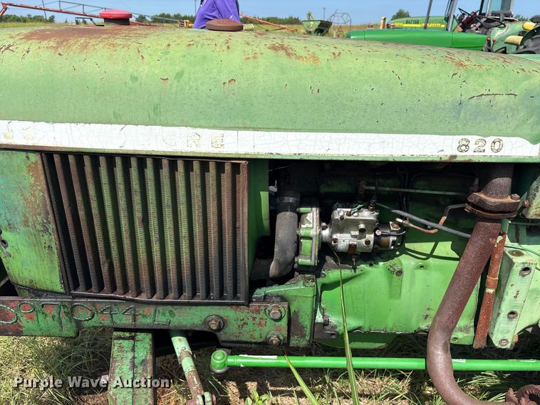 image for item ET0084 John Deere 820 tractor
