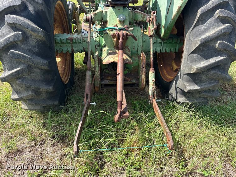 image for item ET0084 John Deere 820 tractor