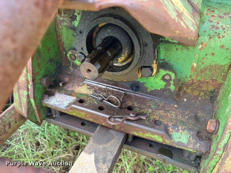 image for item ET0084 John Deere 820 tractor
