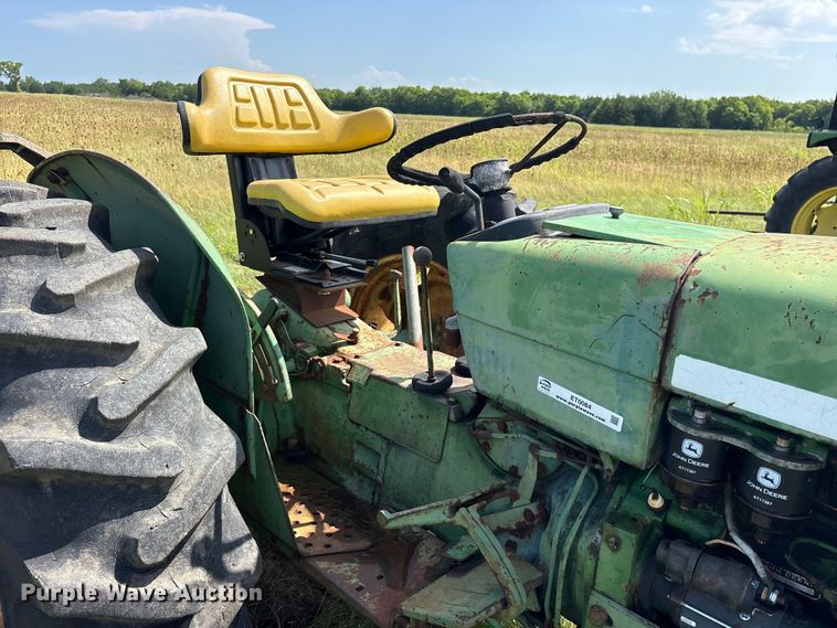 image for item ET0084 John Deere 820 tractor