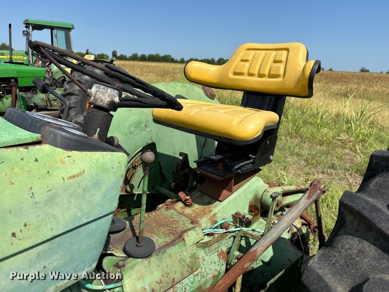 image for item ET0084 John Deere 820 tractor