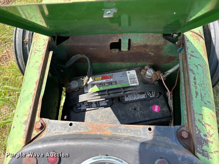 image for item ET0084 John Deere 820 tractor