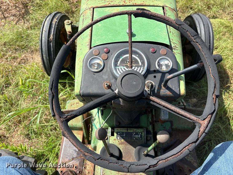 image for item ET0084 John Deere 820 tractor