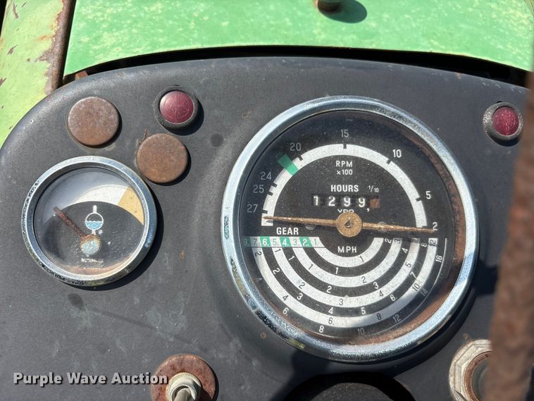 image for item ET0084 John Deere 820 tractor