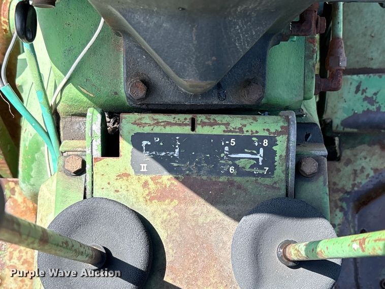 image for item ET0084 John Deere 820 tractor
