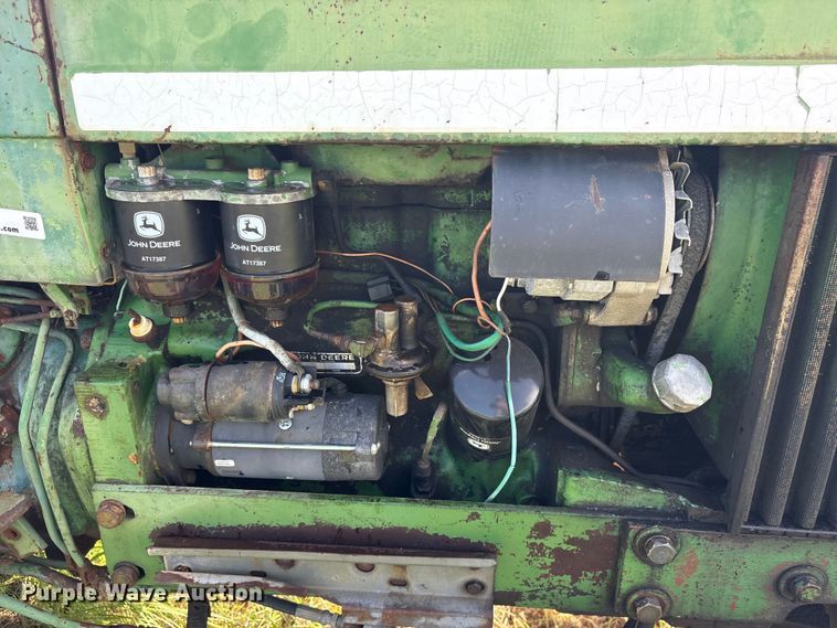 image for item ET0084 John Deere 820 tractor