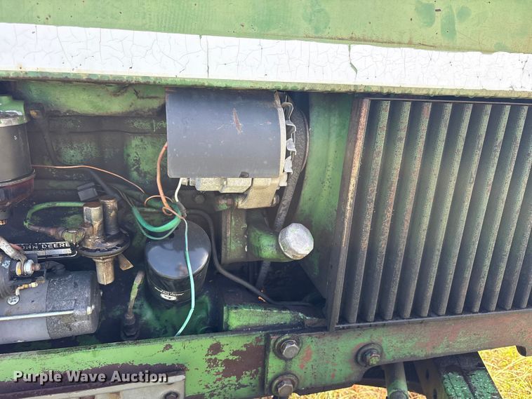 image for item ET0084 John Deere 820 tractor