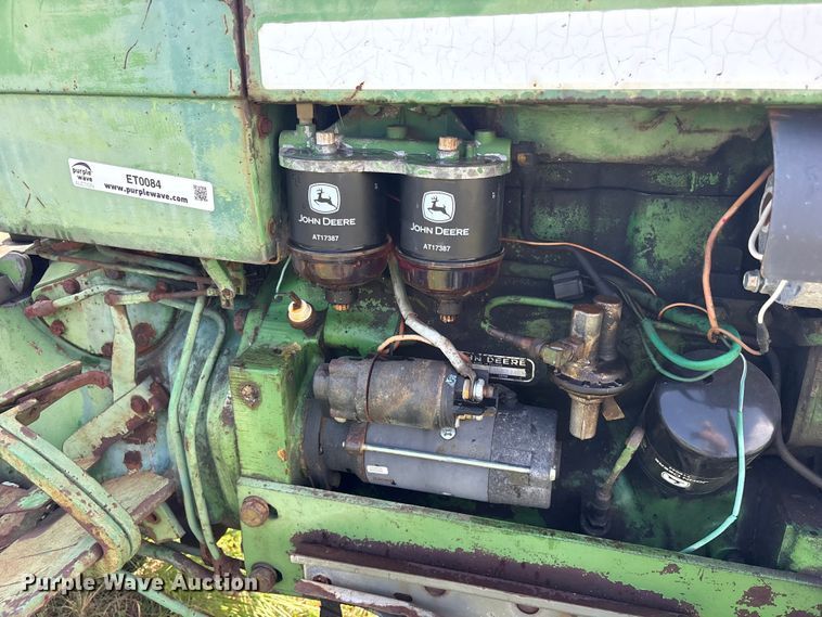 image for item ET0084 John Deere 820 tractor