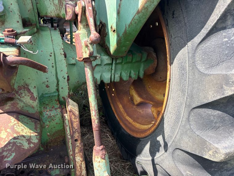 image for item ET0084 John Deere 820 tractor