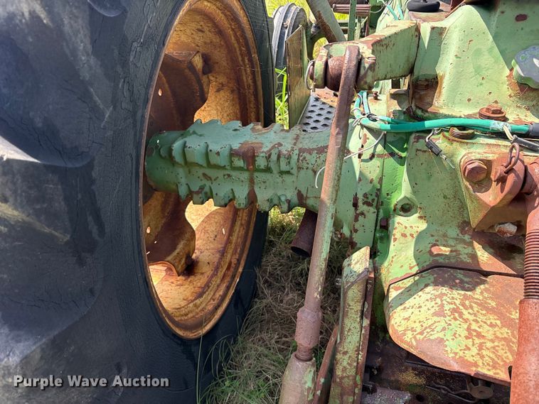 image for item ET0084 John Deere 820 tractor