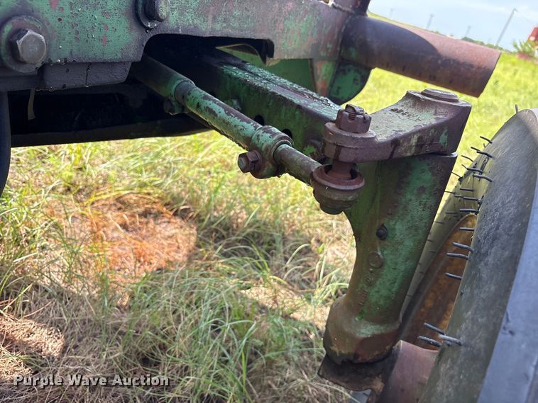 image for item ET0084 John Deere 820 tractor
